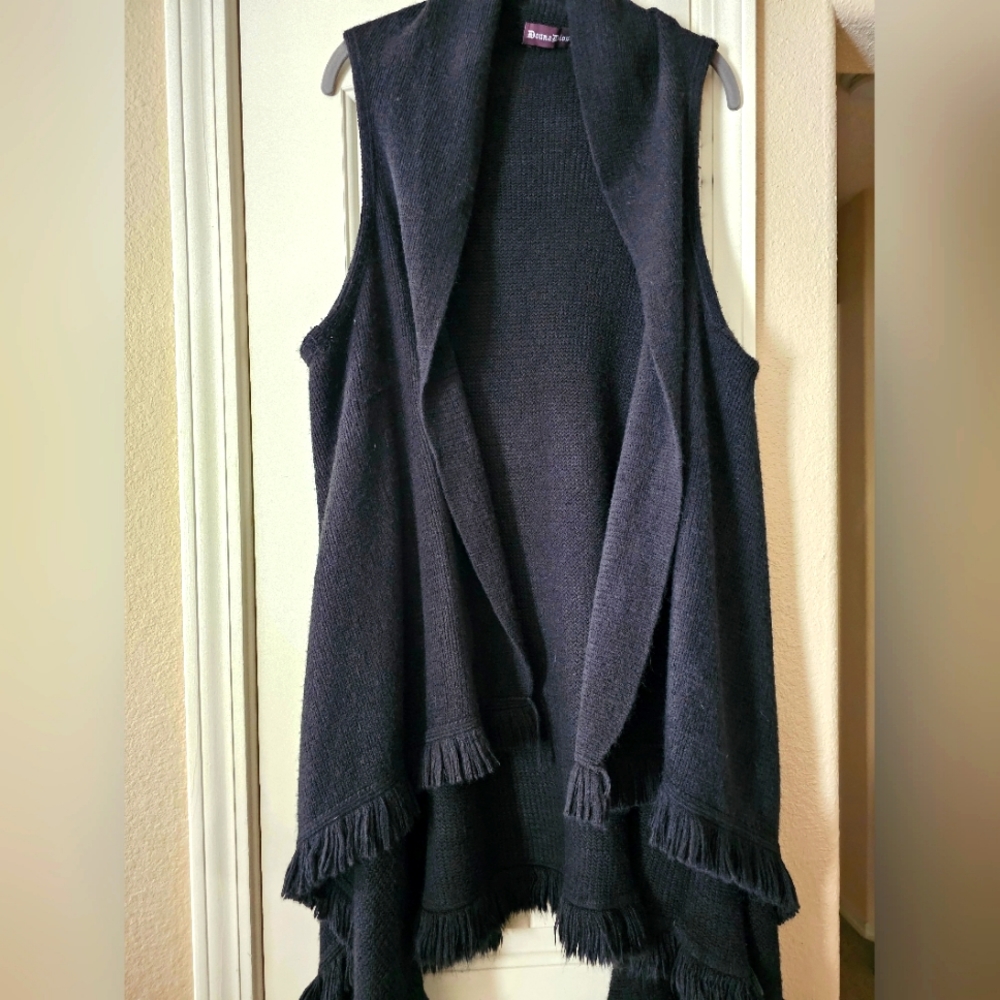 Donna Diosa Black Duster Layering Shawl